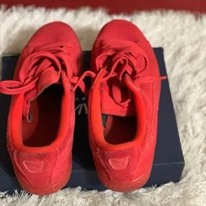 Women’s Puma sneakers. Size 7